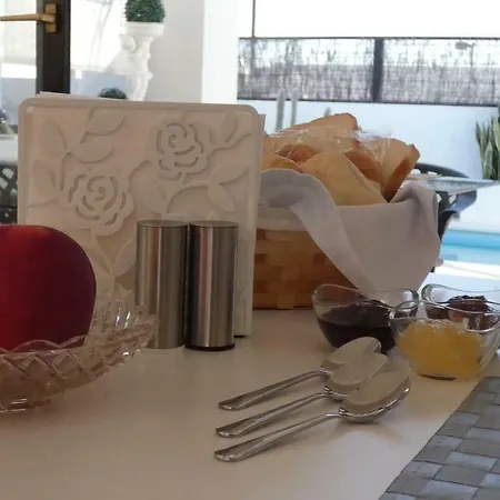 Couette-café Las Buganvillas 65 *